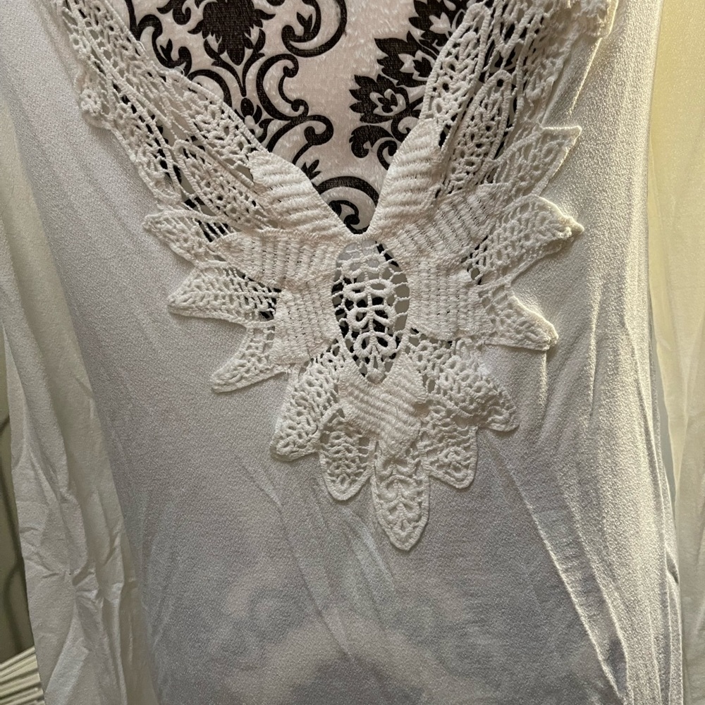 Ecote Lace Back Blouse - Picture 3 of 6